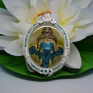 龍婆本大師2552年開光象神泰國佛牌的深遠加持